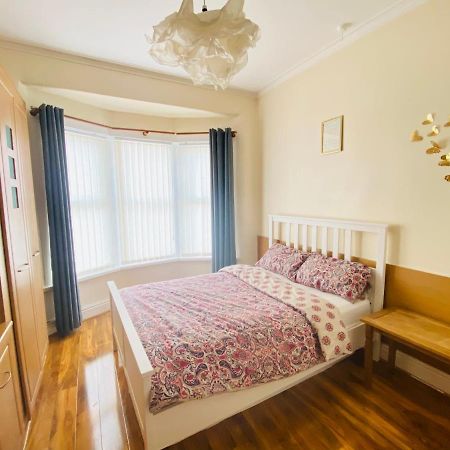 Entire 4 Bedroom House - Ev Point & Free Parking ลิเวอร์พูล ภายนอก รูปภาพ
