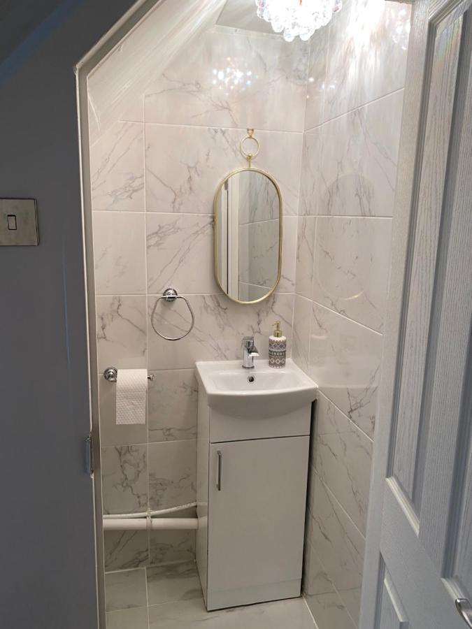 Entire 4 Bedroom House - Ev Point & Free Parking ลิเวอร์พูล ภายนอก รูปภาพ