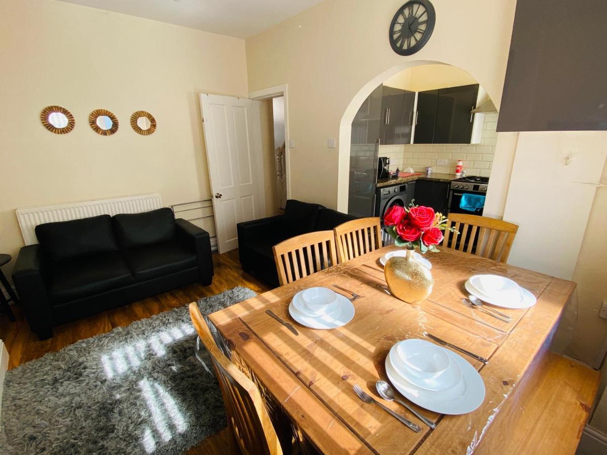 Entire 4 Bedroom House - Ev Point & Free Parking ลิเวอร์พูล ภายนอก รูปภาพ